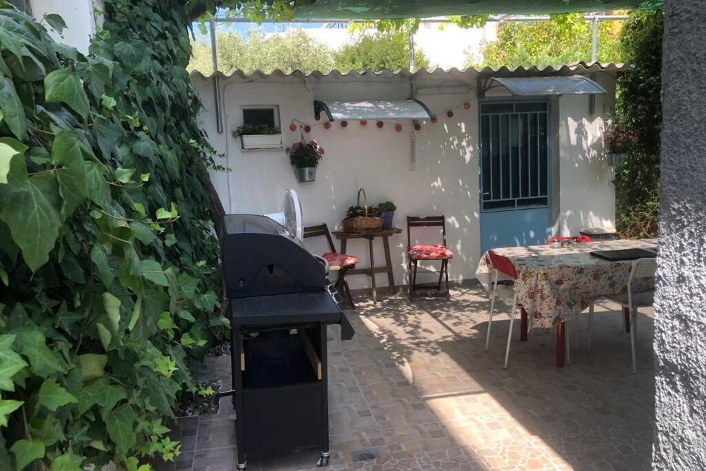 Villa Ανακαινισμενη Μονοκατοικια 125 Τμ Στο Κεντρο Με Κηπο Mesolóngion Exterior foto